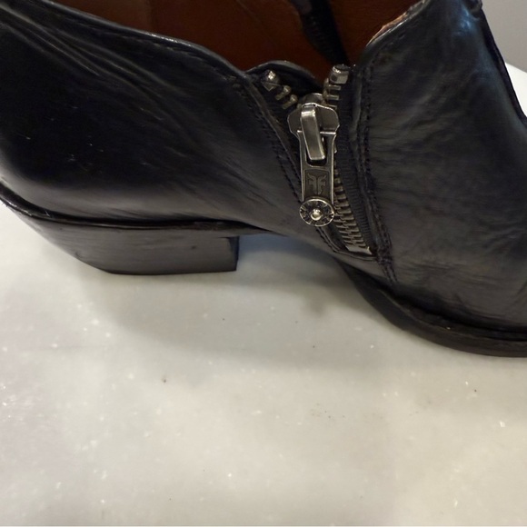 Frye Sacha Black Leather Zip Up Heeled Shootie Western Ankle Boots Women Sz 6.5 - Picture 7 of 15